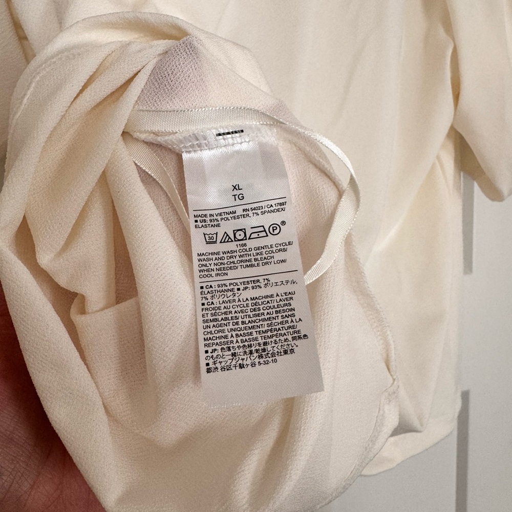 NWOT Elegant Cream Women's Top - Picture 6 of 6